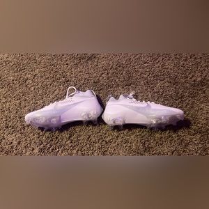 Brand new Nike Vapor Edge cleats. Didn’t fit me so i never wore them. Size 9.5